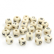 Houten Letter Kraal 10x10mm