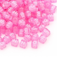 Letterkraal Acryl 6x6mm roze