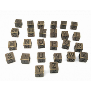 Bronzen vierkant  Letter kralen  4mm gat