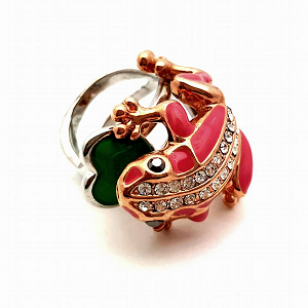 Ring met  Roze Kikker bezet met Swarovski 