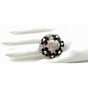 Ring zwart/wit  bloem bezet met Swarovski