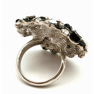 Ring zwart/wit  bloem bezet met Swarovski