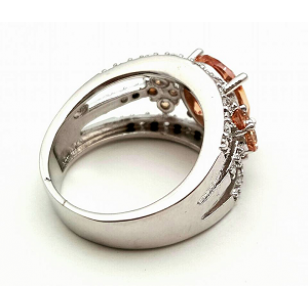 Ring bezet met  grote Zirkonia zalm-roze en Swarovski kristal #6