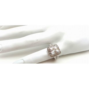 Ring  met grote steen en bezet Swarovski kristal