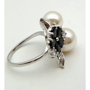 Ring bezet met Parels en Swarovski kristallen Bloem
