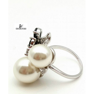 Ring bezet met Parels en Swarovski kristallen Bloem