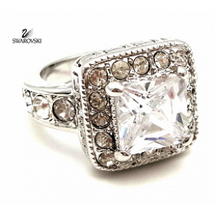 Ring  met grote steen en bezet Swarovski kristal
