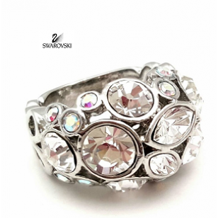 Ring met rondom bezet met Swarovski 