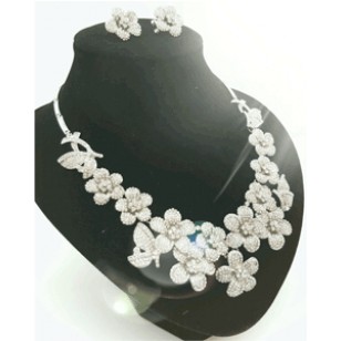 Collier en oorbellen Bloem